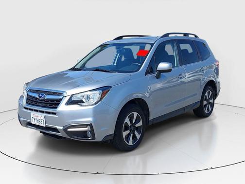 Ice Silver Metallic 2017 Subaru Forester 2.5i Limited