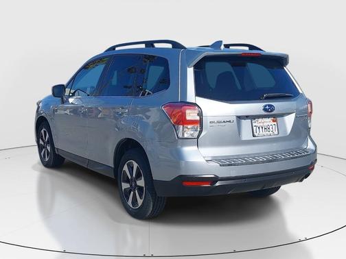 Ice Silver Metallic 2017 Subaru Forester 2.5i Limited