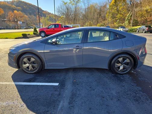 2024 Toyota Prius LE