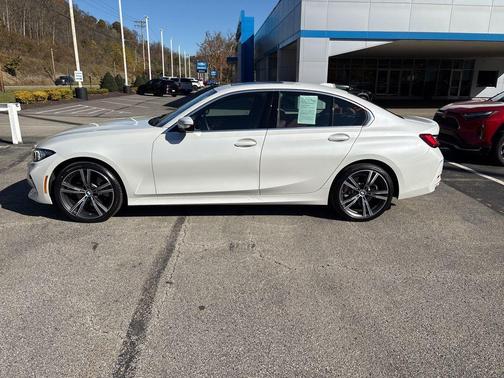 2023 BMW 330 i xDrive