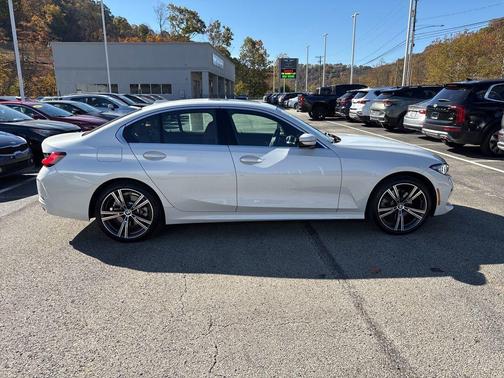 2023 BMW 330 i xDrive