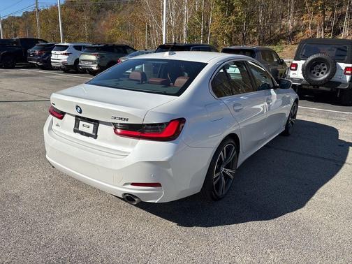 2023 BMW 330 i xDrive