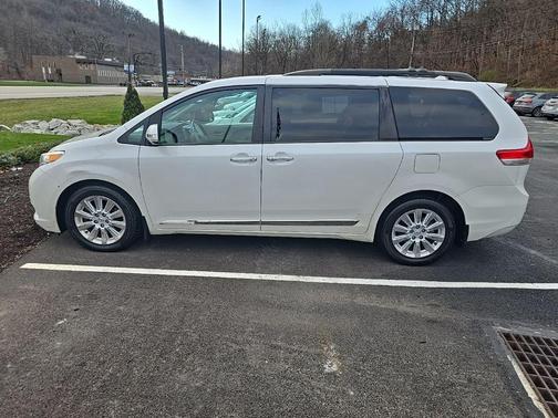 2014 Toyota Sienna XLE