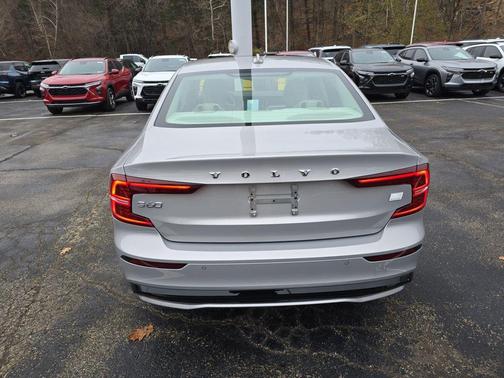 2023 Volvo S60 Recharge Plug-In Hybrid T8 Plus Dark Theme