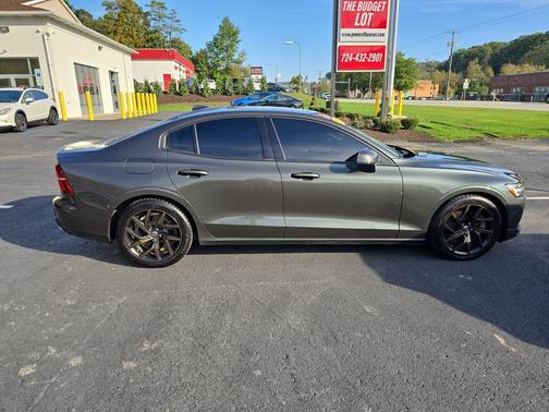 2020 Volvo S60 T6 Momentum
