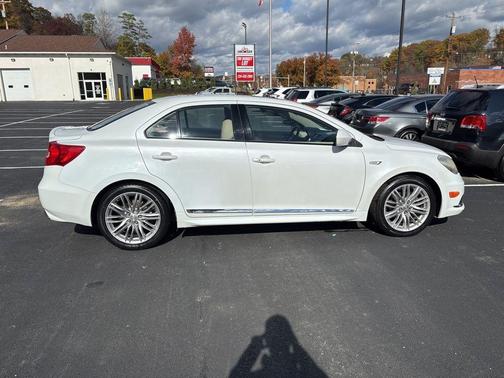 2013 Suzuki Kizashi Sport SLS