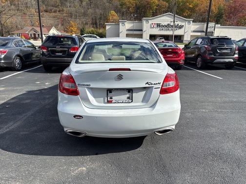 2013 Suzuki Kizashi Sport SLS