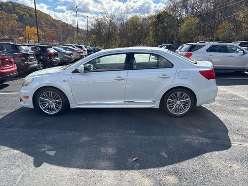 2013 Suzuki Kizashi Sport SLS