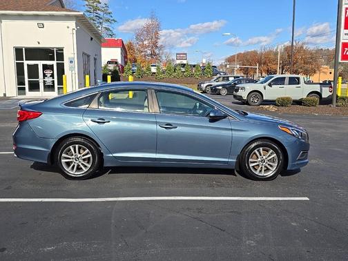 2017 Hyundai SONATA SE