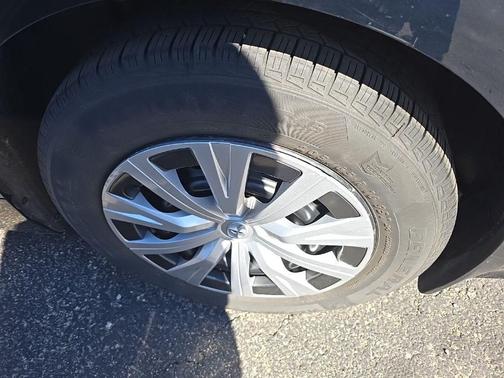 2020 Toyota Camry Hybrid LE