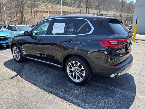 Black Sapphire Metallic 2022 BMW X5 xDrive40i