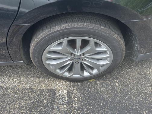 2015 Ford Taurus Limited