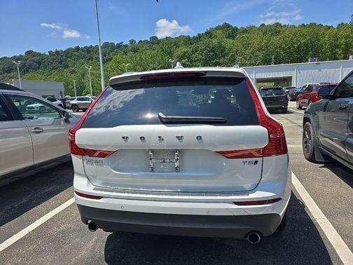 2021 Volvo XC60 T5 Momentum