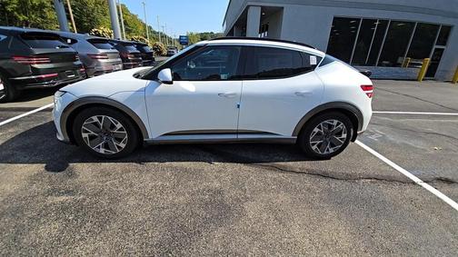 2025 Genesis GV60 Standard