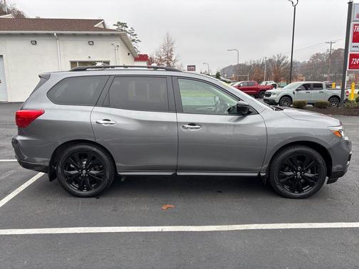 2018 Nissan Pathfinder SL