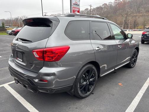 2018 Nissan Pathfinder SL