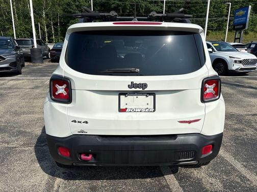 Alpine White 2017 Jeep Renegade Trailhawk