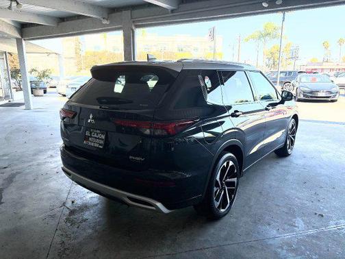Black Diamond/Alloy Silver Roof 2025 Mitsubishi Outlander PHEV SEL