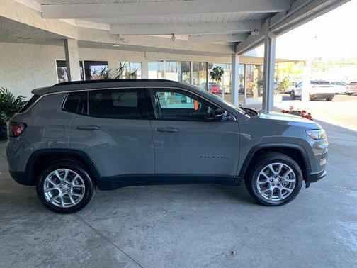 2023 Jeep Compass Latitude Lux