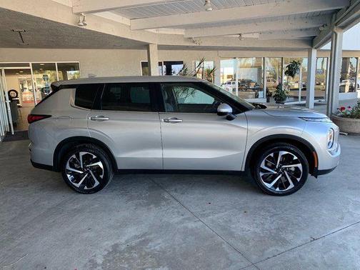 2023 Mitsubishi Outlander SE Special Edition 2WD