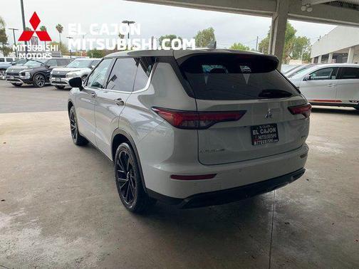 2023 Mitsubishi Outlander SE Black Edition 2WD
