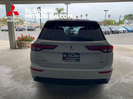 2023 Mitsubishi Outlander SE Black Edition 2WD