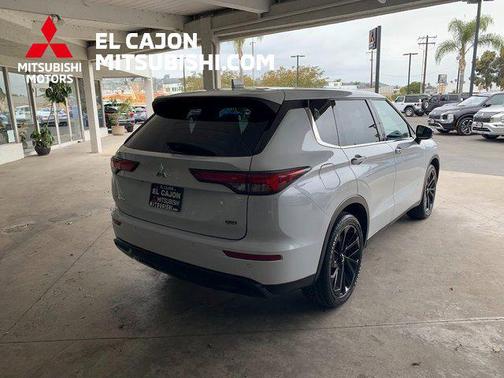 2023 Mitsubishi Outlander SE Black Edition 2WD
