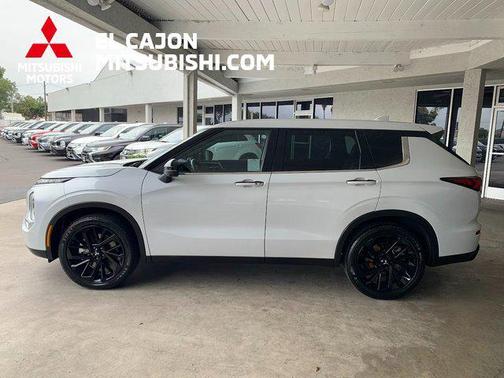 2023 Mitsubishi Outlander SE Black Edition 2WD