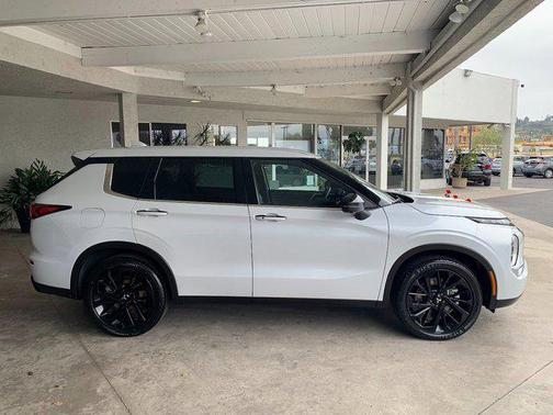 2023 Mitsubishi Outlander SE Black Edition 2WD