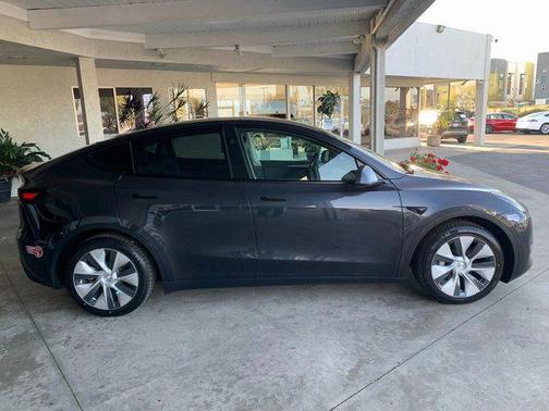 2024 Tesla Model Y Long Range Dual Motor All-Wheel Drive