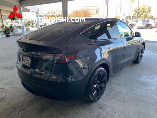 2025 Tesla Model Y Long Range Dual Motor Rear-Wheel Drive