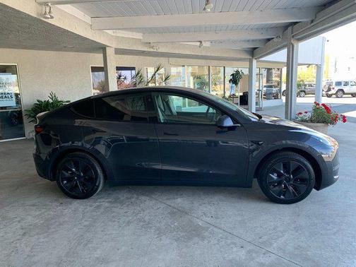 2025 Tesla Model Y Long Range Dual Motor Rear-Wheel Drive