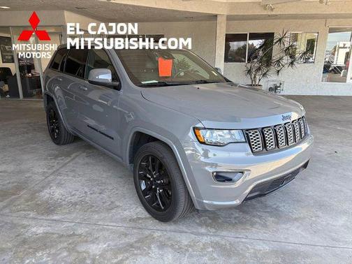 Sting-Gray Clearcoat 2022 Jeep Grand Cherokee Laredo