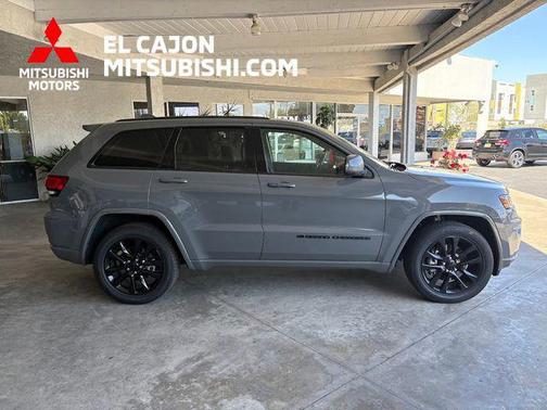 Sting-Gray Clearcoat 2022 Jeep Grand Cherokee Laredo