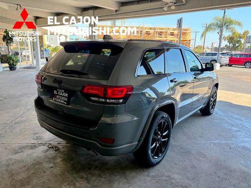 Sting-Gray Clearcoat 2022 Jeep Grand Cherokee Laredo
