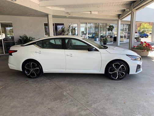 2023 Nissan Altima SR FWD