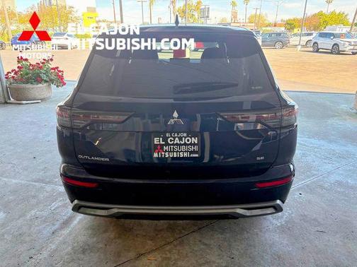 2025 Mitsubishi Outlander SE