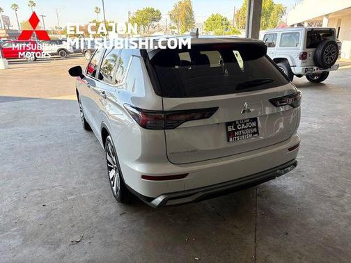 2025 Mitsubishi Outlander SE