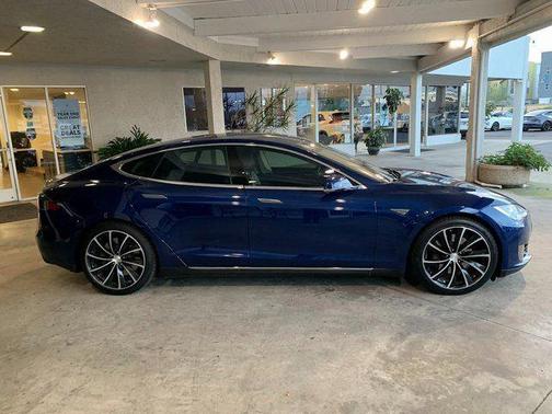 2015 Tesla Model S 70D