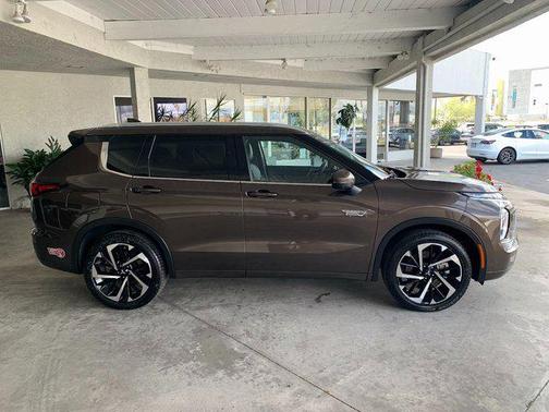 2024 Mitsubishi Outlander PHEV SEL