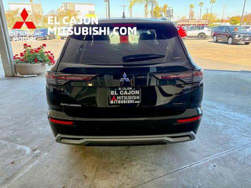 Black Diamond/Alloy Silver Roof 2025 Mitsubishi Outlander Platinum Edition