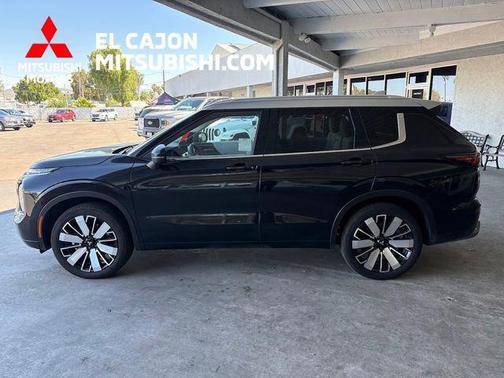 Black Diamond/Alloy Silver Roof 2025 Mitsubishi Outlander Platinum Edition