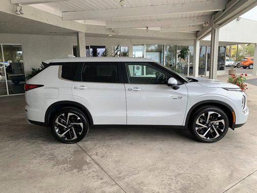 2025 Mitsubishi Outlander PHEV SE S-AWC