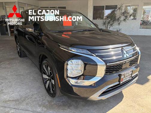 Black 2025 Mitsubishi Outlander SE