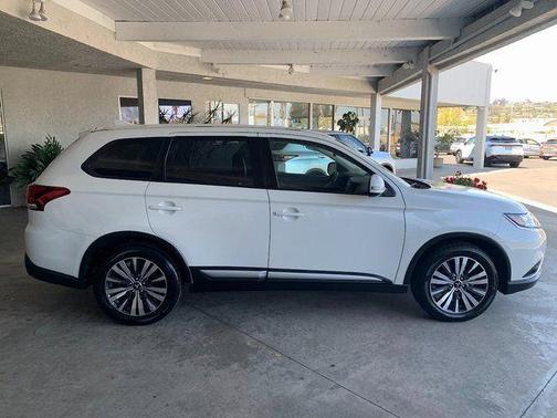 2020 Mitsubishi Outlander SE