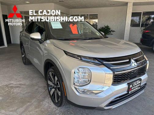 Alloy Silver Metallic 2025 Mitsubishi Outlander SE