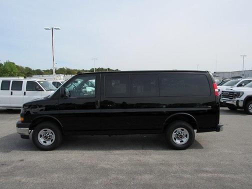 2025 GMC Savana 2500 LT