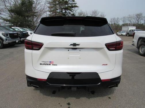 Iridescent Pearl Tricoat 2023 Chevrolet Blazer RS