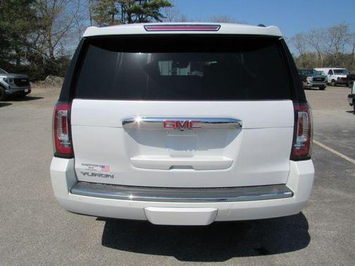White Frost Tri-Coat 2020 GMC Yukon Denali