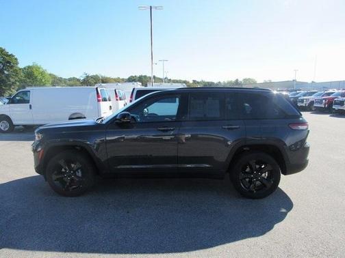 2024 Jeep Grand Cherokee Laredo
